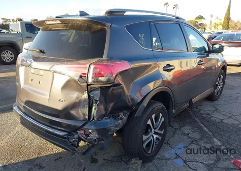 2017 Toyota Rav4 Le z USA, uszkodzony, nr VIN JTMZFREV5HJ134183